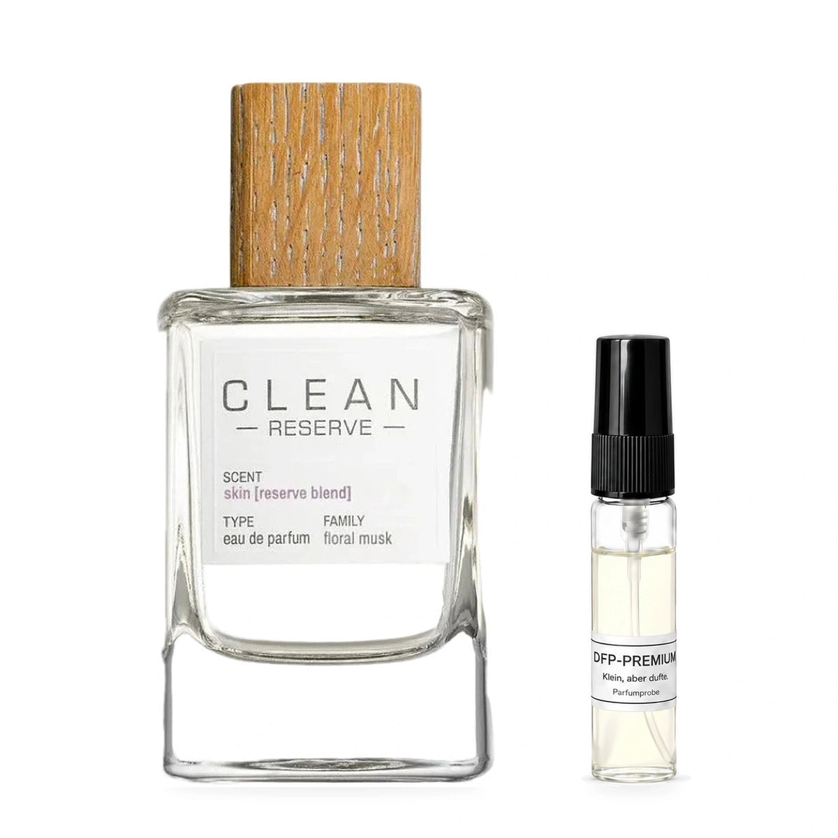 Clean Reserve Skin: Originalflakon neben einer DFP Parfumprobe im Glaszerstäuber mit schwarzer Kappe auf weissem Hintergrund.