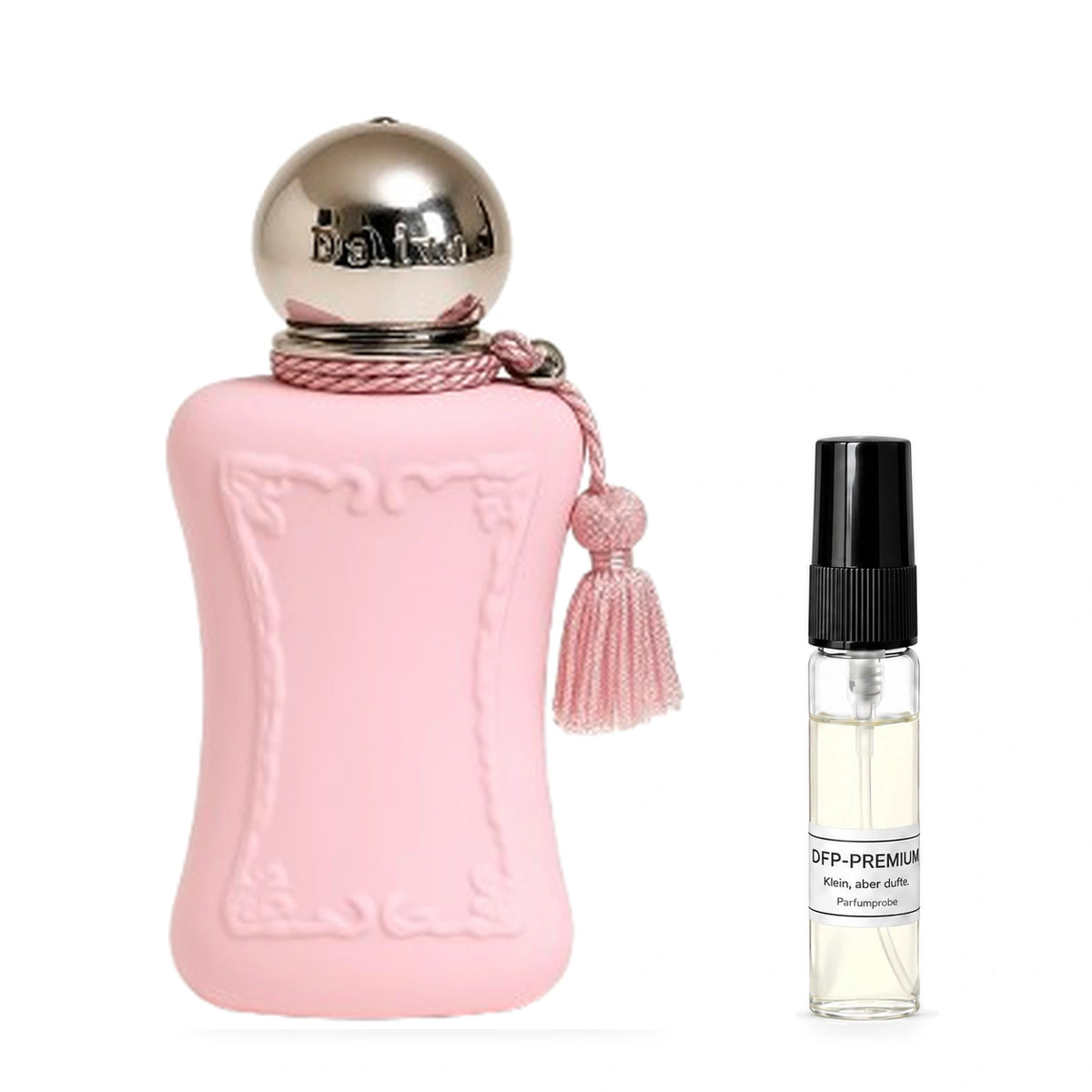 Parfums de Marly Delina: Originalflakon neben einer DFP Parfumprobe im Glaszerstäuber mit schwarzer Kappe auf weissem Hintergrund.