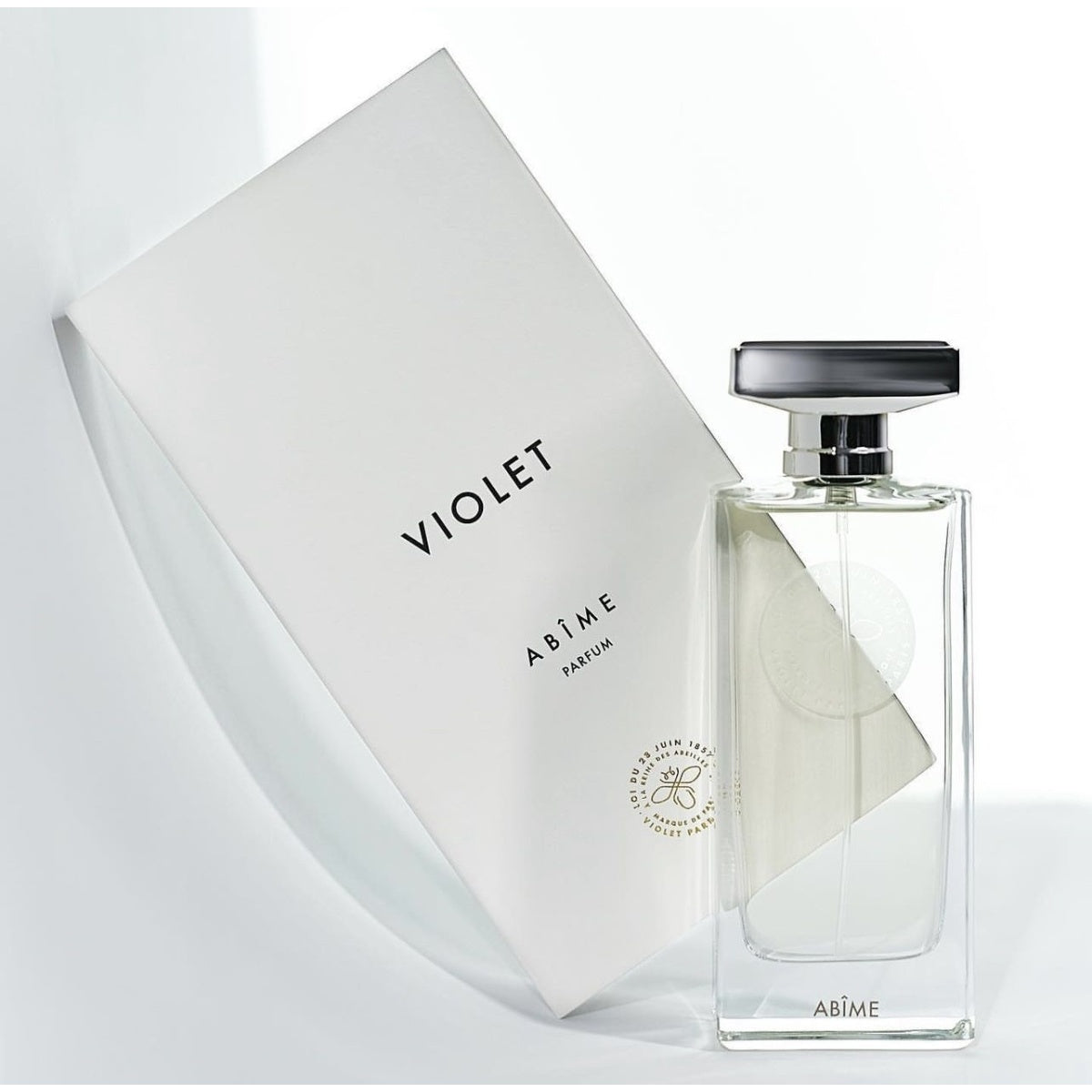 Maison Violet Abîme: flacone originale accanto alla confezione bianca.