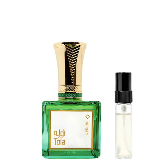 Tola Alhada Eau de Parfum, Originalflakon neben einem Zerstäuber für Parfumproben