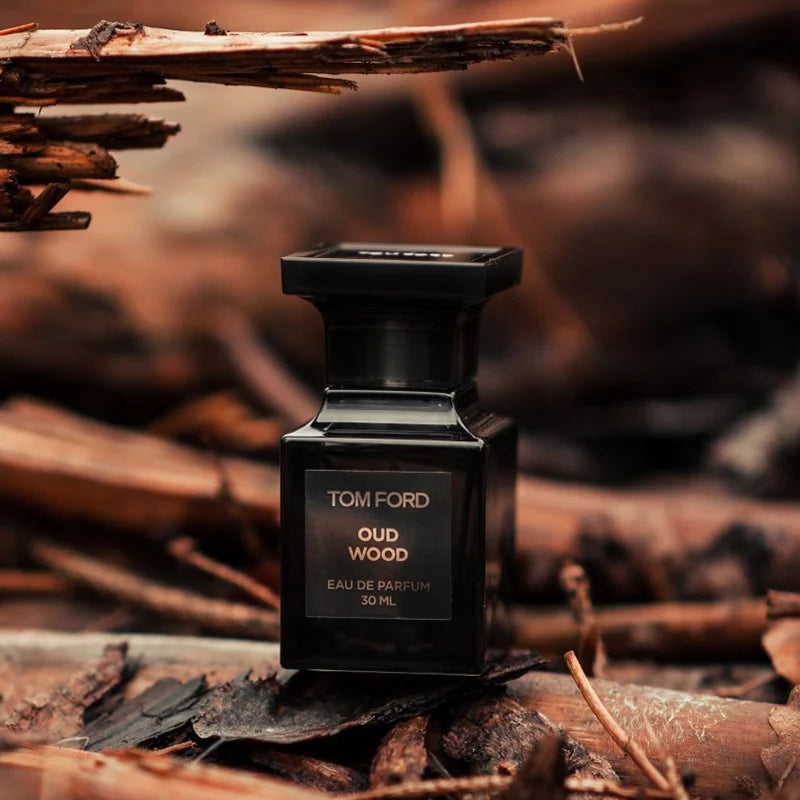 Tom Ford Oud Wood en décant, oud, santal et ambre, échantillon de parfum DFP