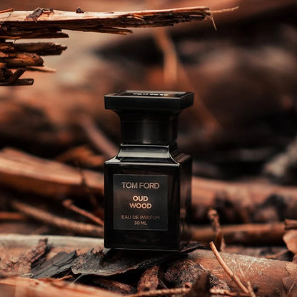 Tom Ford Oud Wood en décant, oud, santal et ambre, échantillon de parfum DFP