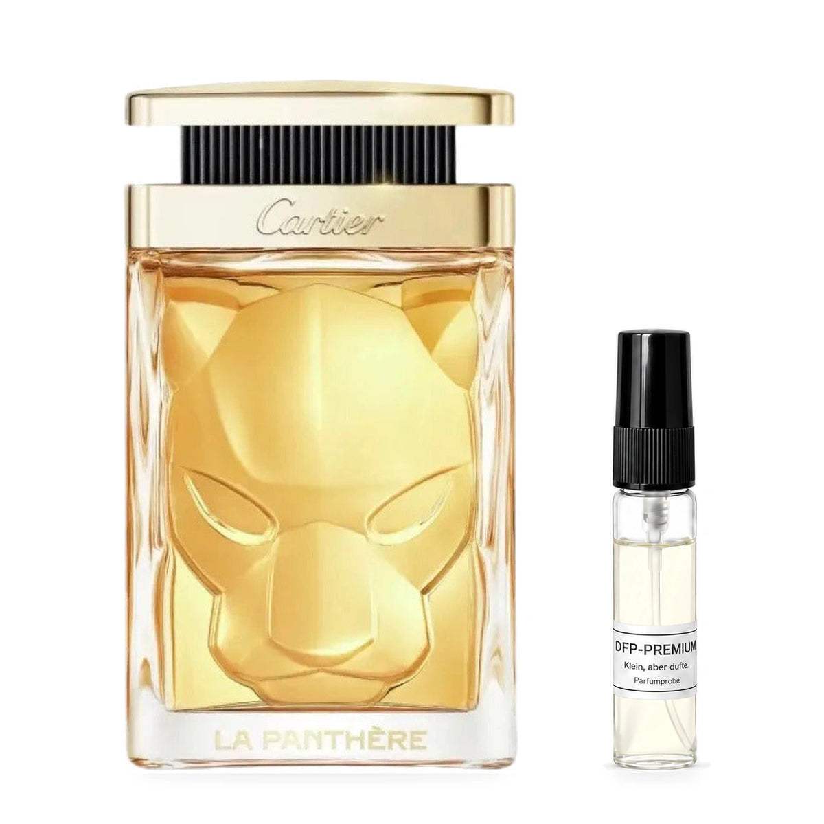 Cartier La Panthère: Originalflakon neben einer DFP Parfumprobe im Glaszerstäuber mit schwarzer Kappe auf weissem Hintergrund.