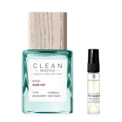 Clean Reserve Musk Noir: Originalflakon neben einer DFP Parfumprobe im Glaszerstäuber mit schwarzer Kappe auf weissem Hintergrund.