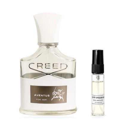 Creed Aventus for Her: Originalflakon neben einer DFP Parfumprobe im Glaszerstäuber mit schwarzer Kappe auf weissem Hintergrund.