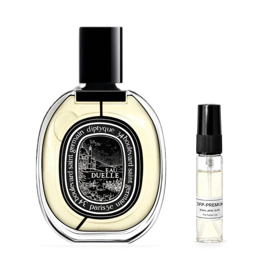 Diptyque Eau Duelle: Originalflakon neben einer DFP Parfumprobe im Glaszerstäuber mit schwarzer Kappe auf weissem Hintergrund.
