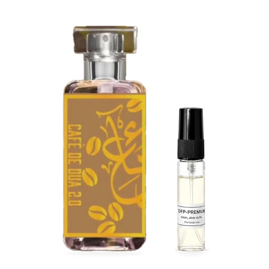 DUA Fragrances Cafe de DUA 2.0: Originalflakon neben einer DFP Parfumprobe im Glaszerstäuber mit schwarzer Kappe auf weissem Hintergrund.