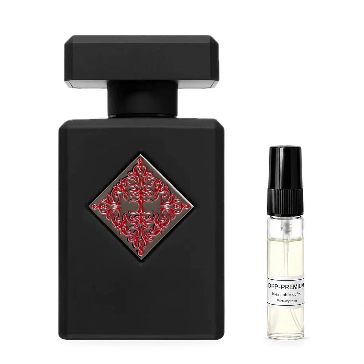 Initio Absolute Aphrodisiac: Originalflakon neben einer DFP Parfumprobe im Glaszerstäuber mit schwarzer Kappe auf weissem Hintergrund.