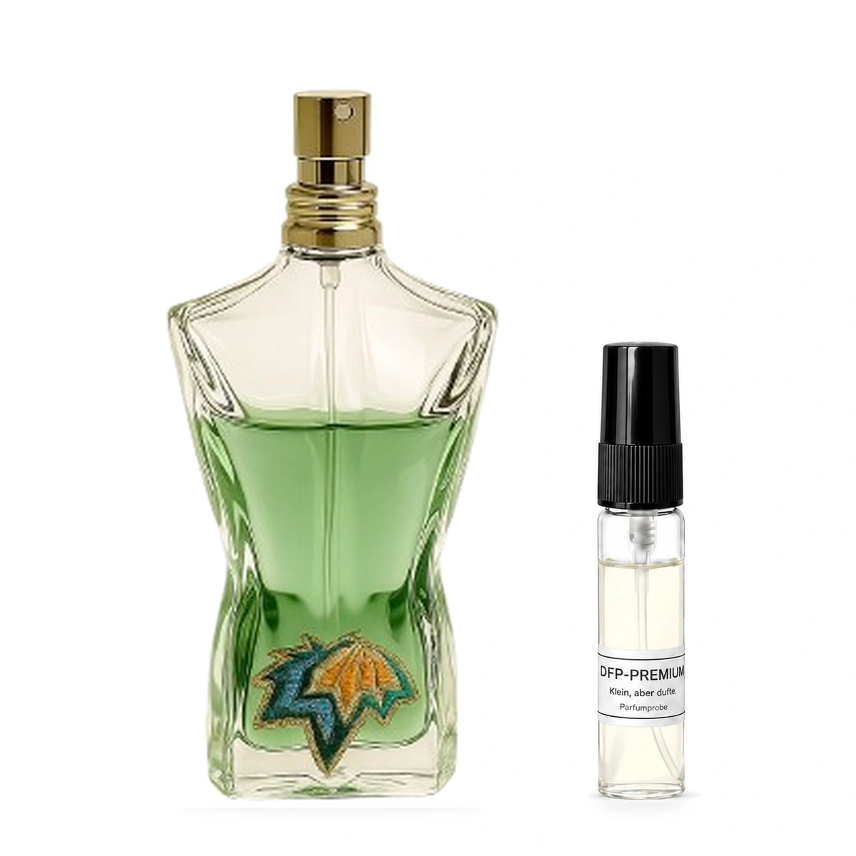 Jean Paul Gaultier Le Beau Paradise Garden: Originalflakon neben einer DFP Parfumprobe im Glaszerstäuber mit schwarzer Kappe auf weissem Hintergrund.