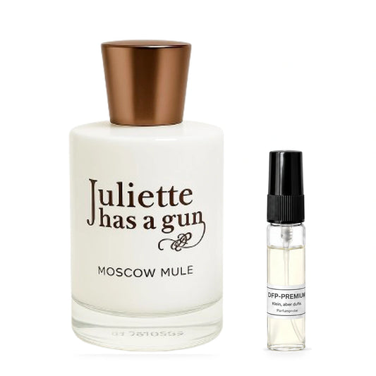 Juliette Has a Gun Moscow Mule: Originalflakon neben einer DFP Parfumprobe im Glaszerstäuber mit schwarzer Kappe auf weissem Hintergrund.