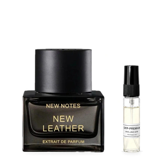 New Notes New Leather: Originalflakon neben einer DFP Parfumprobe im Glaszerstäuber mit schwarzer Kappe auf weissem Hintergrund.