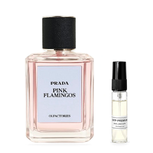 Prada Pink Flamingos: Originalflakon neben einer DFP Parfumprobe im Glaszerstäuber mit schwarzer Kappe auf weissem Hintergrund.