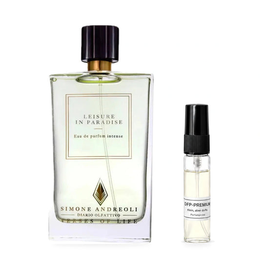 Simone Andreoli Leisure in Paradise Intense: Originalflakon neben einer DFP Parfumprobe im Glaszerstäuber mit schwarzer Kappe auf weissem Hintergrund.