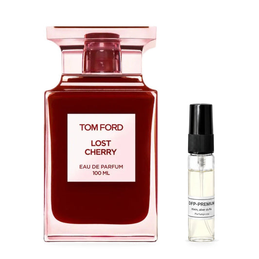Tom Ford Lost Cherry: Originalflakon neben einer DFP Parfumprobe im Glaszerstäuber mit schwarzer Kappe auf weissem Hintergrund.