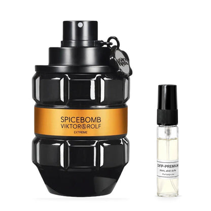 Viktor & Rolf Spicebomb Extreme: Originalflakon neben einer DFP Parfumprobe im Glaszerstäuber mit schwarzer Kappe auf weissem Hintergrund.
