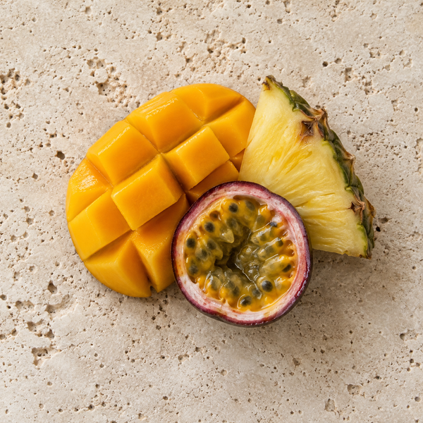 Pezzi di mango, frutto della passione e ananas