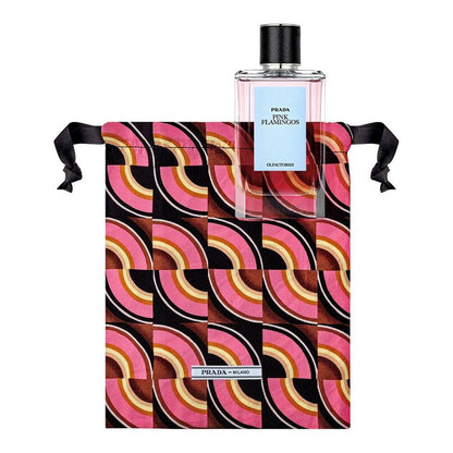 Prada Pink Flamingos: flacone originale con sacchetto Prada a motivi colorati.